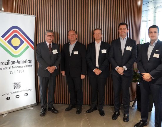 Farani (à esquerda na foto) com Carlos Leibowicz (presidente & CEO do Bradesco Bank), Guilherme Leal (vice-presidente Bradesco Brasil), Augusto Miranda (diretor-executivo Bradesco Brasil) e Marson Cunha (presidente da BACCF) (Foto: Bradesco Bank)