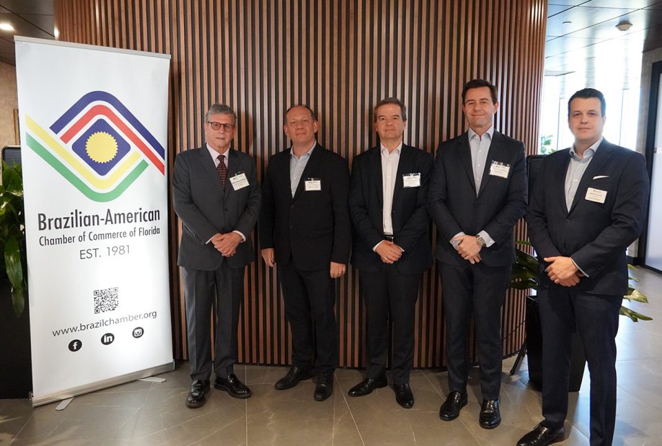 Farani (à esquerda na foto) com Carlos Leibowicz (presidente & CEO do Bradesco Bank), Guilherme Leal (vice-presidente Bradesco Brasil), Augusto Miranda (diretor-executivo Bradesco Brasil) e Marson Cunha (presidente da BACCF) (Foto: Bradesco Bank)