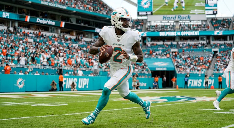 Malik Willis, o novo quarterback do Miami Dolphins (Foto: Gerada por IA)