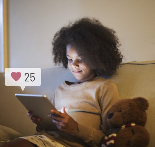 A Flórida já possui legislação própria sobre o uso de determinadas plataformas por crianças e adolescentes e continua sua disputa judicial para que as empresas de tecnologia cumpram essas regras (Foto: Freepik)