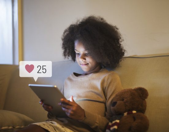 A Flórida já possui legislação própria sobre o uso de determinadas plataformas por crianças e adolescentes e continua sua disputa judicial para que as empresas de tecnologia cumpram essas regras (Foto: Freepik)