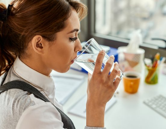 As violações eferem-se a sistemas públicos específicos de abastecimento e não significam que toda a água distribuída na Flórida ou nos demais estados do ranking esteja contaminada (Foto: Freepik)