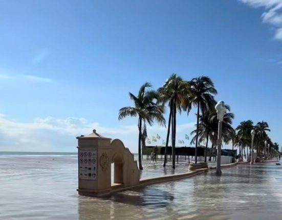 Com o nível do oceano elevado, o sistema de drenagem perde capacidade de escoamento, permitindo que a água salgada retorne pelas galerias pluviais e cause alagamentos (Foto: Reprodução redes sociais)