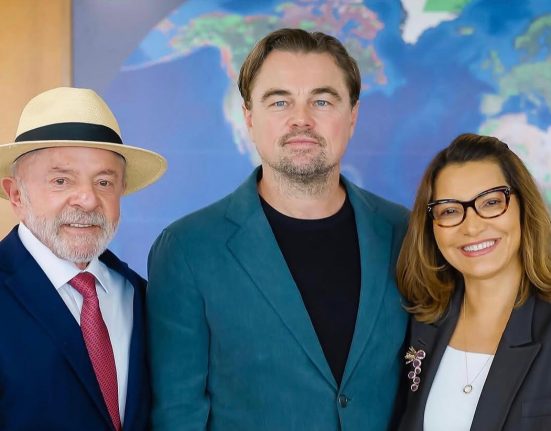 Para DiCaprio, a viagem reforça uma estratégia que combina sua influência pública com o trabalho de organizações ambientais. Até o momento, não foi anunciado um novo investimento do ator em projetos no Brasil (Foto: Reprodução Redes Sociais)