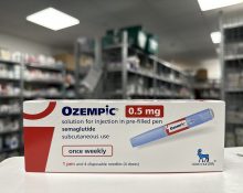 Algumas companhias condicionam a liberação do medicamento à comprovação prévia de participação em programas de reeducação alimentar e exercícios físicos (Foto: Chemist4U/Wikimedia)