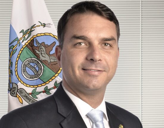 Em Nova York, Flávio Bolsonaro registrou 47,36% dos votos, contra 46,20% de Lula, enquanto em Los Angeles, Lula superou Flávio Bolsonaro por 47,44% a 44,39% (Foto: Wikimedia/Agência Senado)