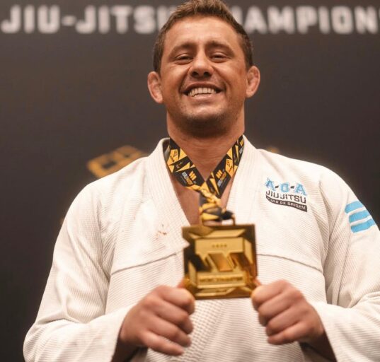 O atual campeão mundial representa a terceira geração de uma família que mantém vínculos com a modalidade há mais de sete décadas (Foto: Reprodução redes sociais)