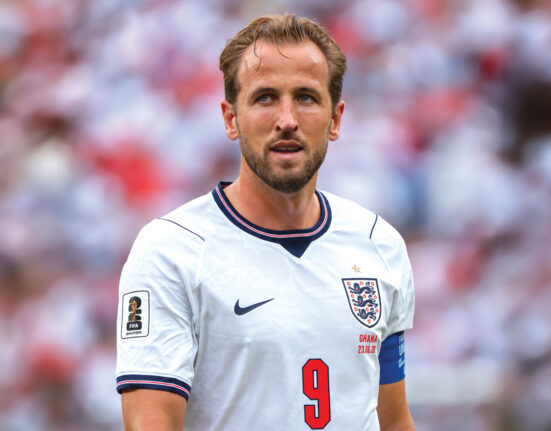 Harry Kane, da Seleção da Inglaterra e do Bayern de Munique, é um dos favoritos à Bola de Ouro (Foto: Bryan Berlin/Wikimedia )