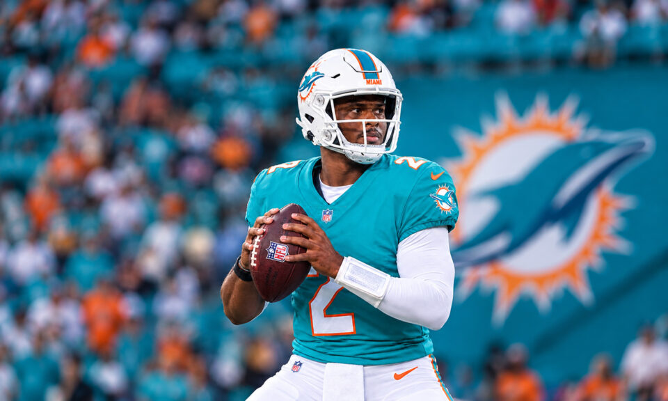 Malik Willis, do Dolphins, tem o pior desempenho entre os quarterbacks nesta temporada (Foto: IA)