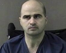 Hasan permanece sob custódia na penitenciária militar de Fort Leavenworth, enquanto aguarda o cumprimento da sentença (Foto: Reprodução Youtube)